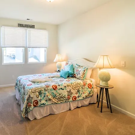 Colorful Myrtle Beach House 2 Mi To Beaches!